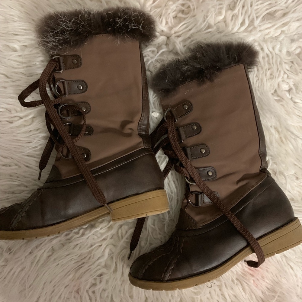 Girls size 1 winter boots!